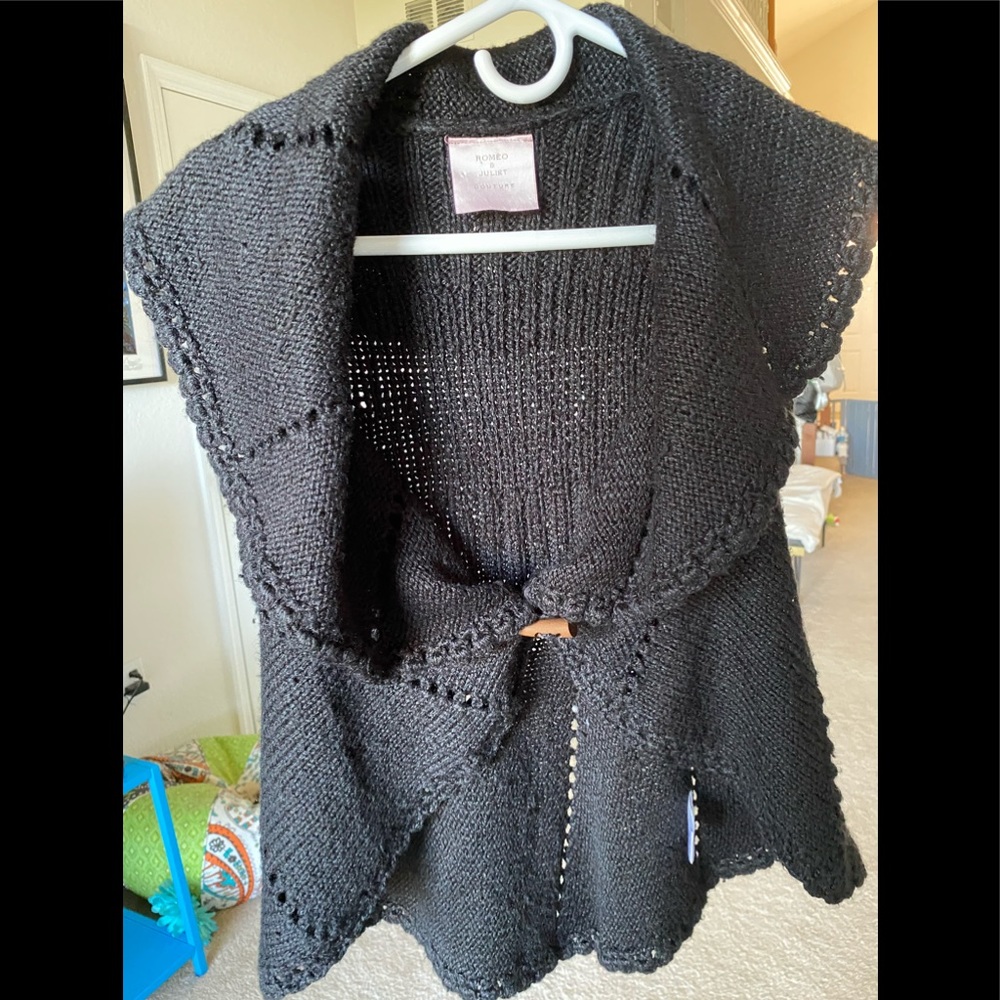Romeo & Juliet Couture sweater vest- size small